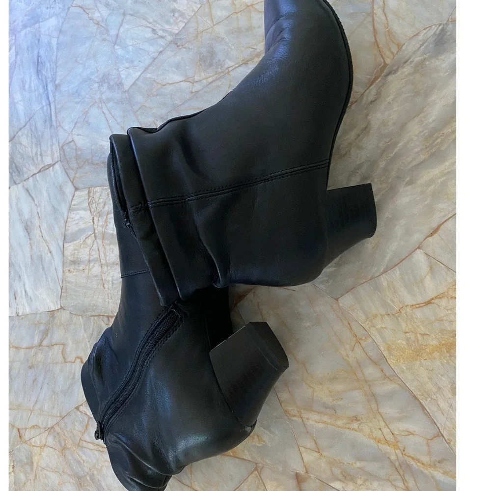Clarks Black Leather Slouchy Ankle Boots Pointed Toe Block Heel Side Zip 6 1/2